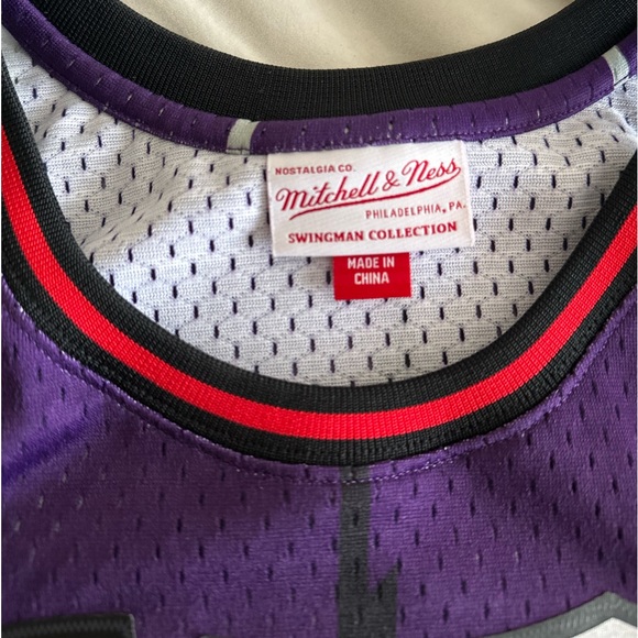 A vintage 1998-99 Vince Carter Toronto Raptors Jersey - Picture 2 of 4